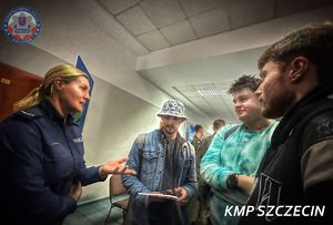 Giełda Pracy Uniwersytetu Szczecińskiego – policjanci zachęcali do służby w niebieskim mundurze