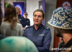 Giełda Pracy Uniwersytetu Szczecińskiego – policjanci zachęcali do służby w niebieskim mundurze