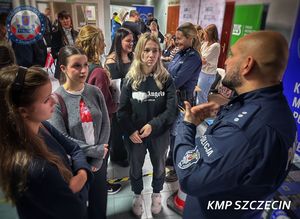 Giełda Pracy Uniwersytetu Szczecińskiego – policjanci zachęcali do służby w niebieskim mundurze