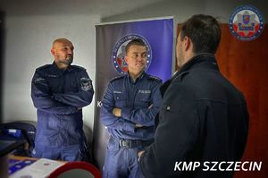 Giełda Pracy Uniwersytetu Szczecińskiego – policjanci zachęcali do służby w niebieskim mundurze