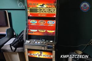 Policjanci z funkcjonariuszami KAS zlikwidowali kolejny nielegalny salon gier