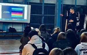 Promocja zawodu policjanta w technikum ekonomicznym w Szczecinie