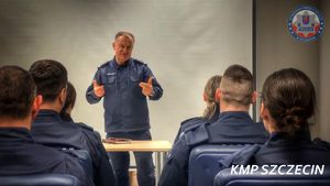Komendant Miejski Policji w Szczecinie spotkał się z nowo przyjętymi funkcjonariuszami