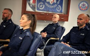 Komendant Miejski Policji w Szczecinie wyróżnił najlepszych funkcjonariuszy za wyniki obowiązkowego testu sprawności fizycznej