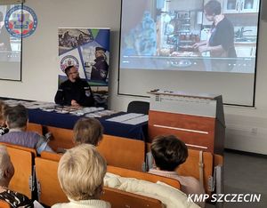 Rozsądny senior w obliczu zagrożeń - kolejne spotkanie edukacyjne z policjantami w Szczecinie
