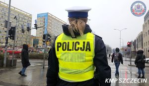 Świąteczna gorączka zakupowa wymaga cierpliwości na drodze! Szczecińscy funkcjonariusze są gotowi do zapewnienia bezpieczeństwa