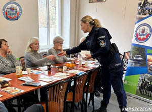 Bezpieczne święta bez oszustw. Policyjne spotkanie profilaktyczne z seniorami w Szczecinie