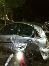 Uszkodzony po zdarzeniu drogowym pojazd marki citroen
