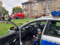 policjanci na festynie