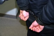 Włamał się do samochodu, zatrzymał go policjant po służbie