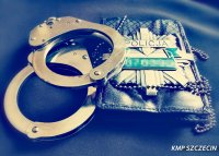 Odzież z podrobionymi znakami towarowymi zabezpieczona przez szczecińskich policjantów