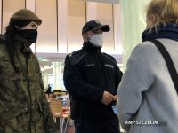 Przedświąteczne kontrole w szczecińskich galeriach handlowych
