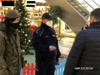Przedświąteczne kontrole w szczecińskich galeriach handlowych