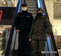 Przedświąteczne kontrole w szczecińskich galeriach handlowych