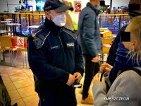 Przedświąteczne kontrole w szczecińskich galeriach handlowych