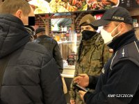 Przedświąteczne kontrole w szczecińskich galeriach handlowych