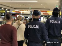 Przedświąteczne kontrole w szczecińskich galeriach handlowych