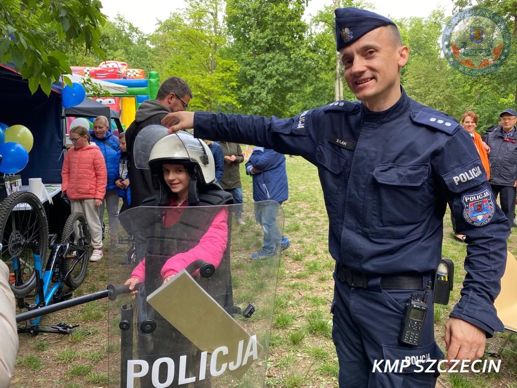 Festyn Z Udziałem Mundurowych Z Komisariatu Nad Odrą Aktualności Komenda Miejska Policji W 5305