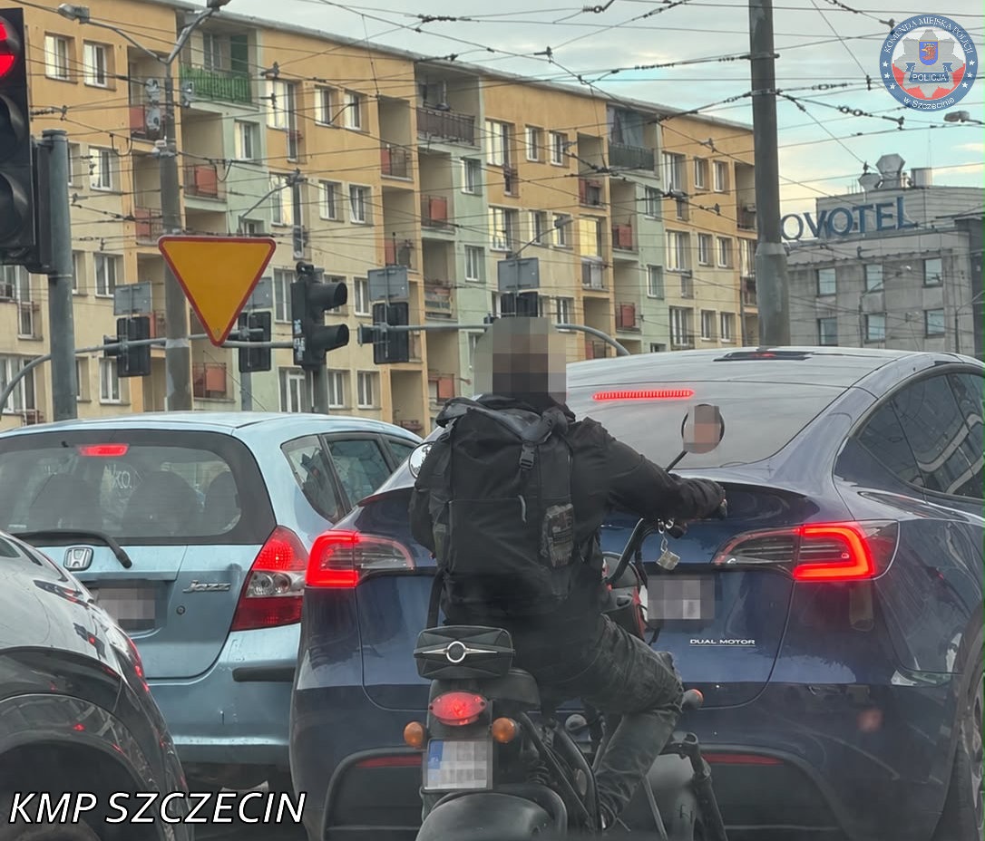 Kontrola kierowcy skutera elektrycznego w Szczecinie